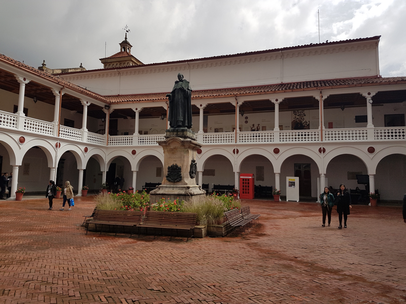 5-Patio del Edificio Central de la Universidad del Rosario en Bogotá