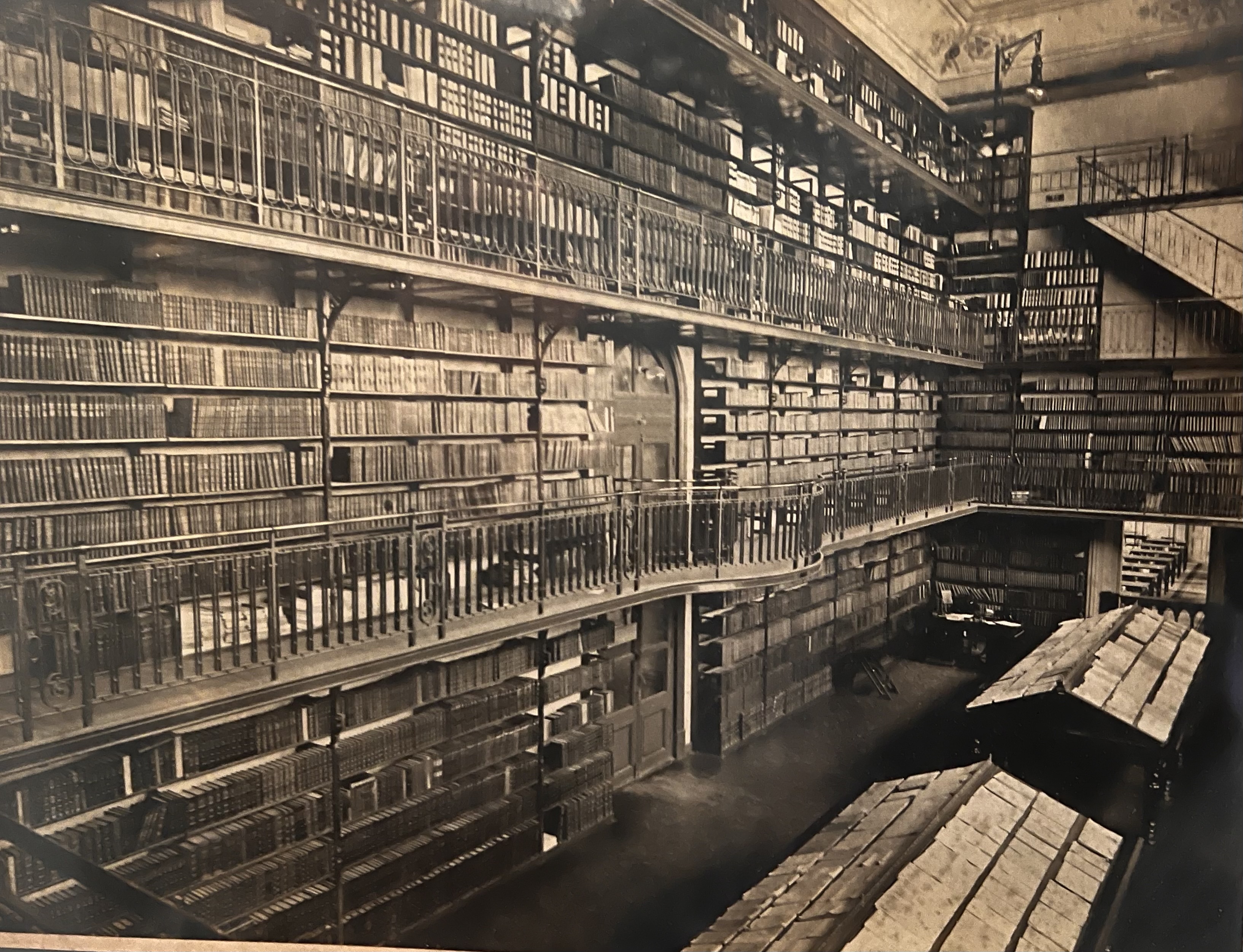 BIBLIOTECA ANTIGUA