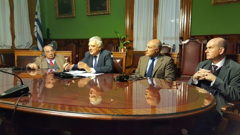 De izquierda a derecha: Prof. Dres. Gonzalo Fernández. Norja Mapelli, Germán Aller y Pedro Montano
