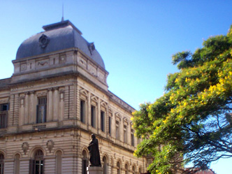 Edificio Central de Facultad de Derecho