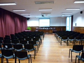 Salón 26 (Aula Pablo de María) de la Facultad de Derecho