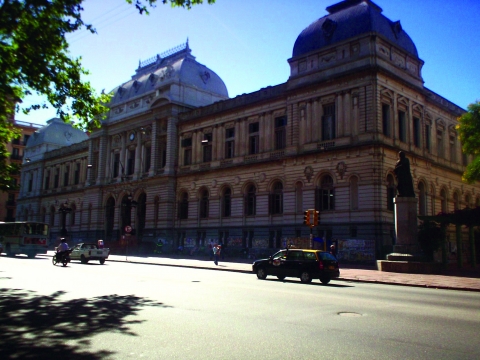 Edificio Central de Facultad