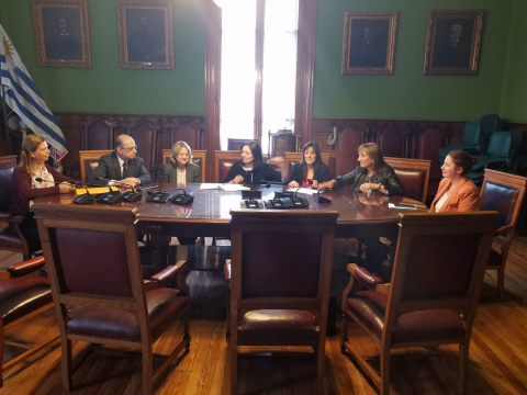 Convenio entre Facultad de Derecho y la Asociación de Defensores Públicos del Uruguay