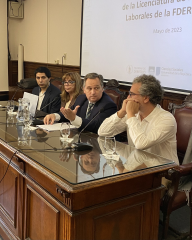 Decanos presentando informe