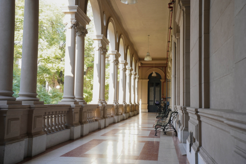 pasillo del edificio central udelar