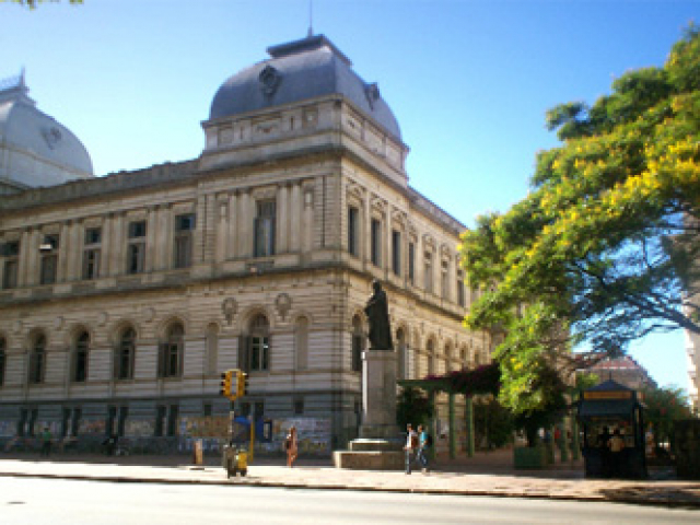 Edificio Central de Facultad