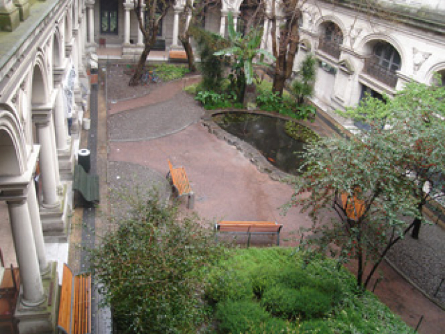 Patio de Facultad de Derecho