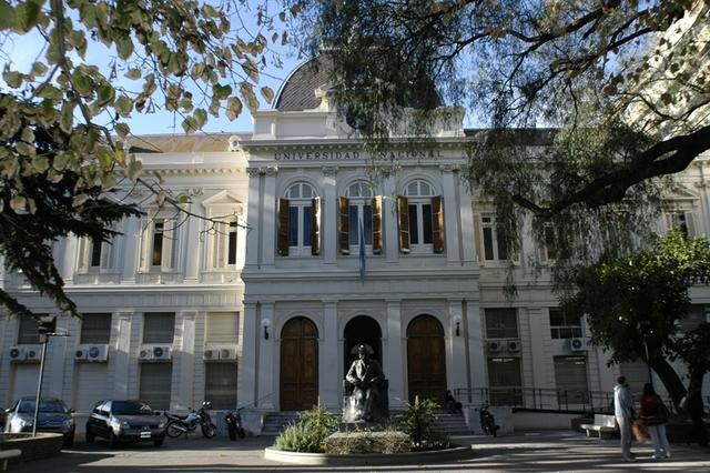 Fachada UNLP