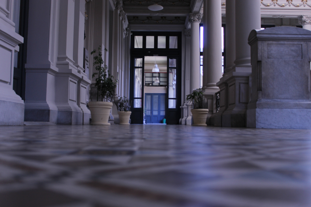 pasillo del edificio central udelar